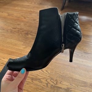 We are selling these brook brothers boots, worn a handful of times.